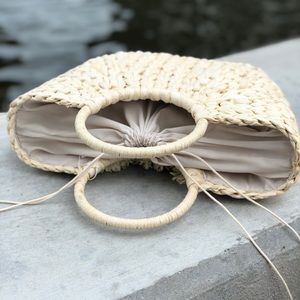 Street Level Bags - {STREET LEVEL} TAN POM POM STRAW BAG Street Level Bags - {STREET LEVEL} TAN POM POM STRAW BAG